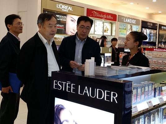 國有重點大型企業(yè)監(jiān)事會趙小平主席一行考察瑞麗、畹町兩家免稅店