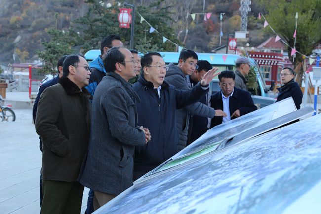 11、張學武董事長考察迪慶州阿墩子古城規(guī)劃建設情況_副本.jpg